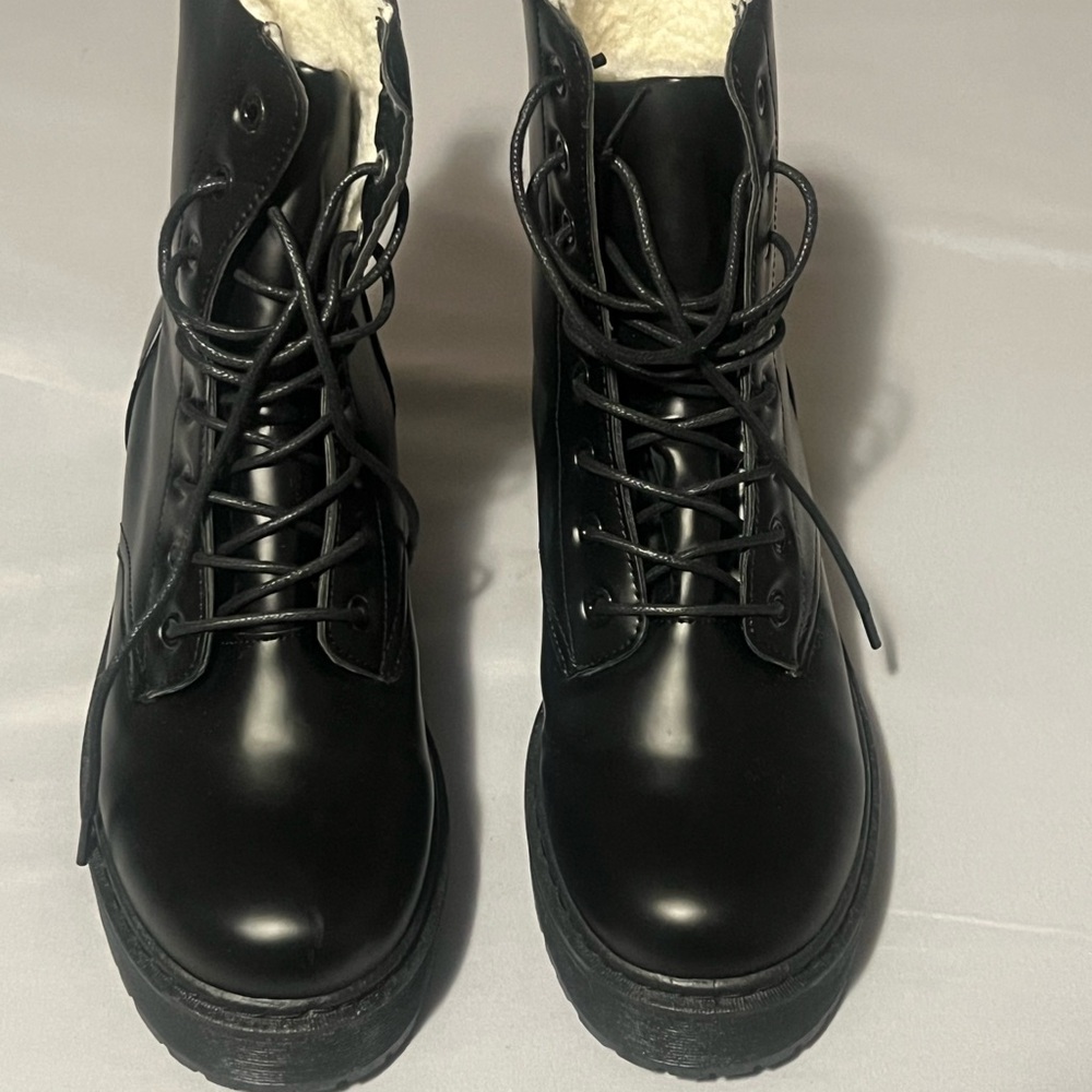 Combat boots
